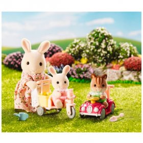 Calico Critters of Cloverleaf Corners - Apple and Jake's Ride 'n Play